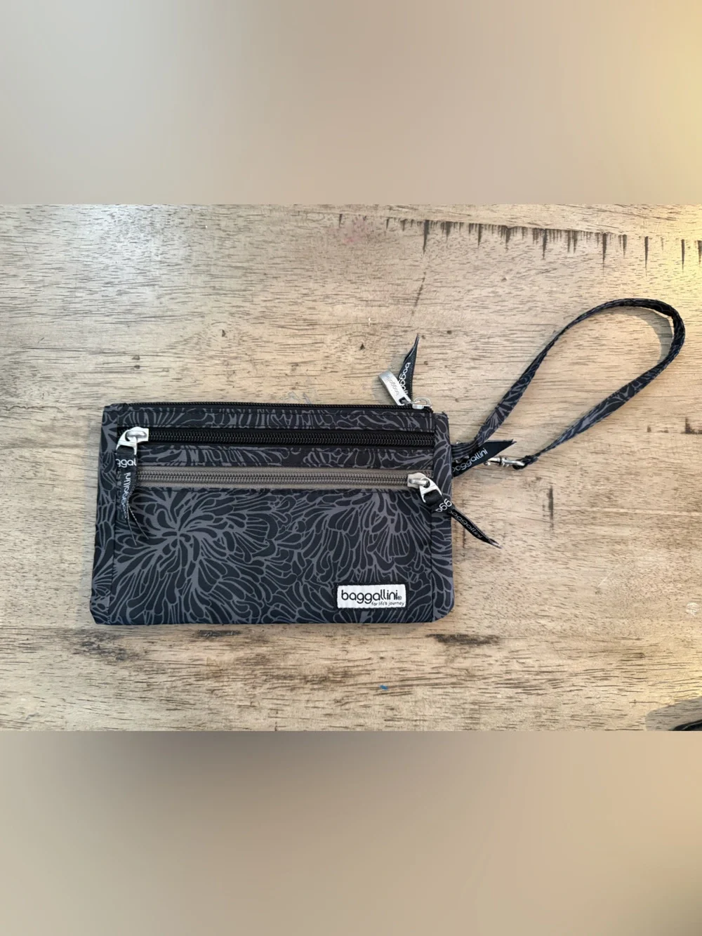 Baggallini Black and Gray Floral Zip Card Wallet Wristlet